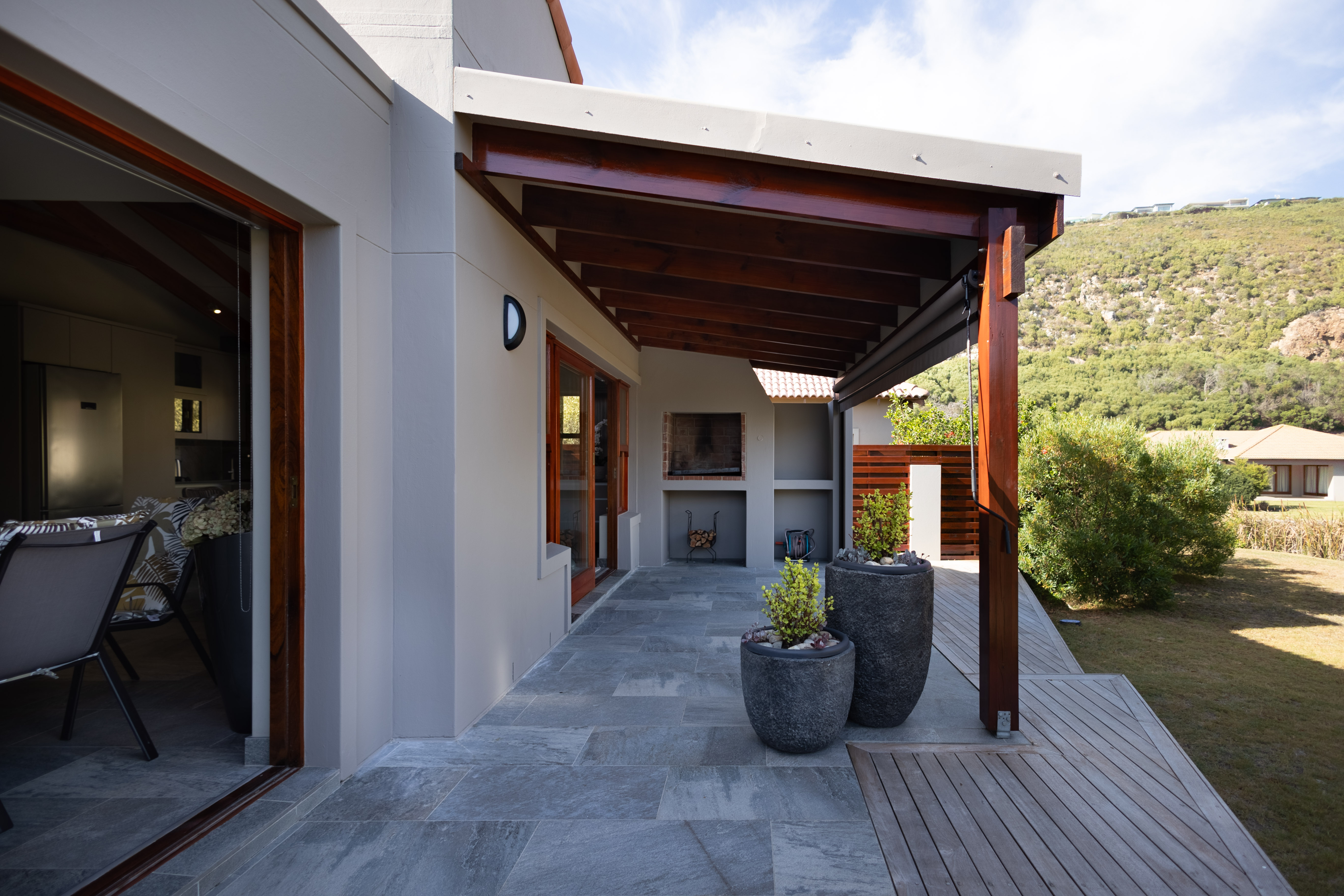 To Let 3 Bedroom Property for Rent in Whale Rock Gardens Western Cape